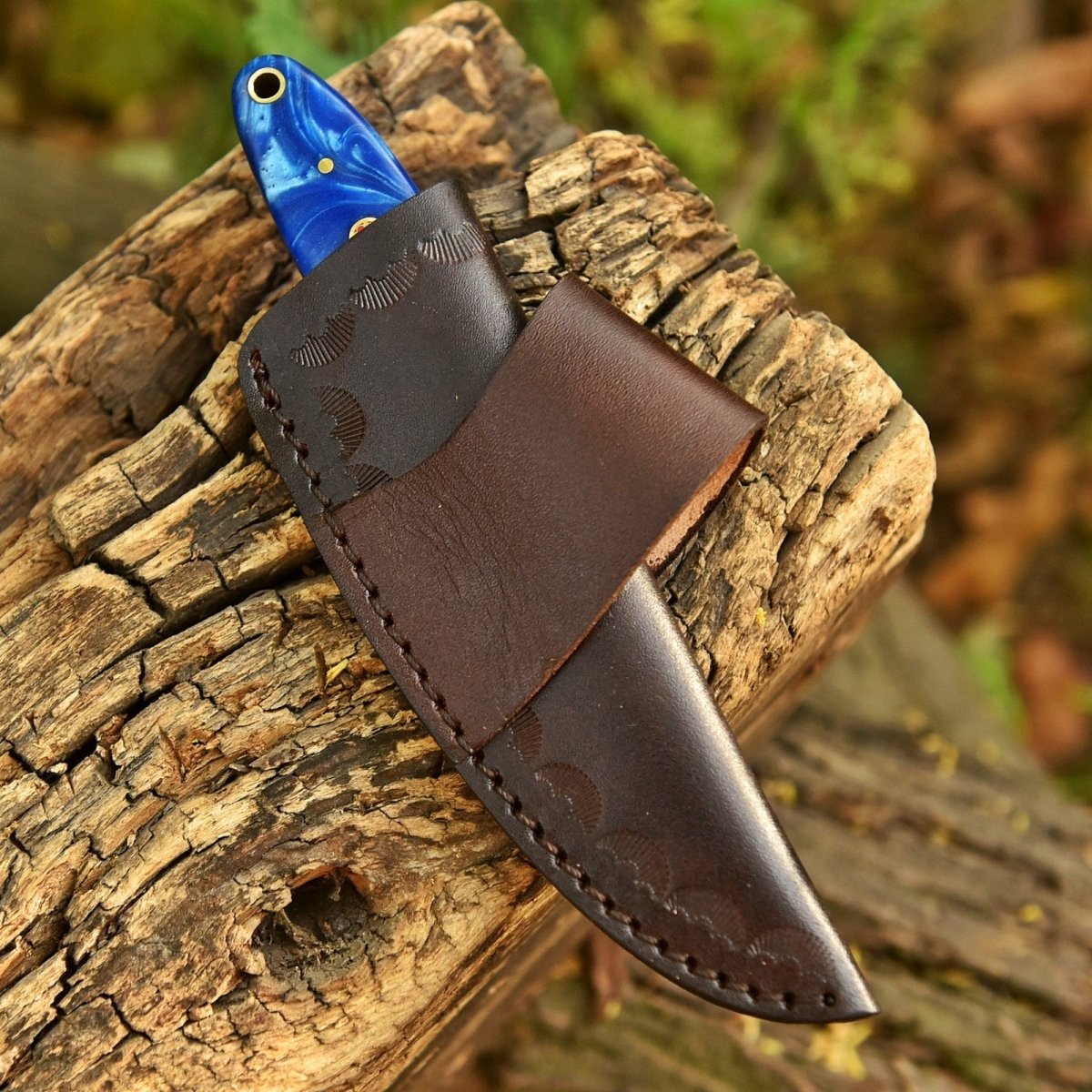 Damascus Skinner Bushcraft Knife 7 Inch Resin and Brass Handle with Sheath - Lavish Blade