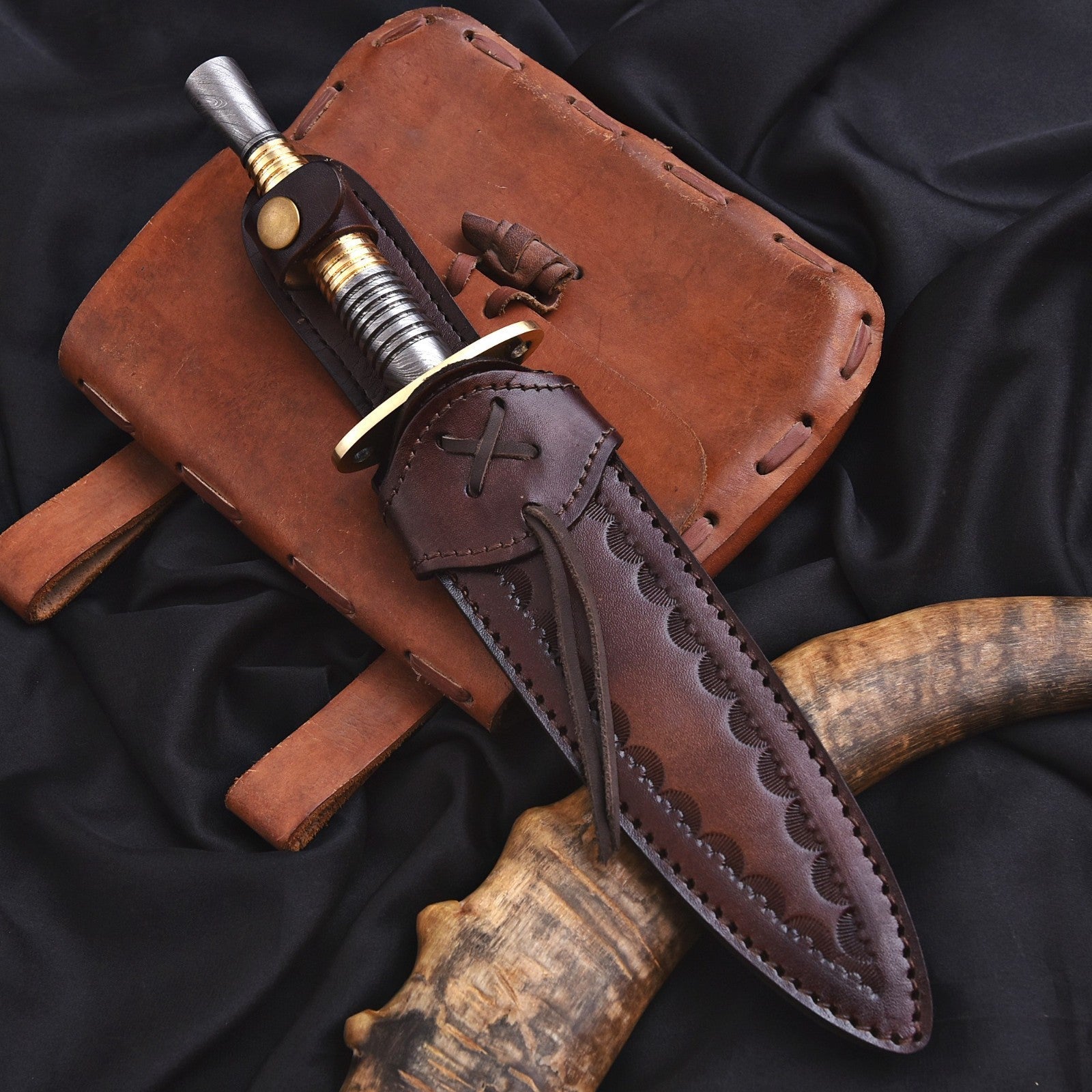 Handmade Damascus Double-Edge Dagger 12 Inch Textured Metal Grip with Sheath - Lavish Blade