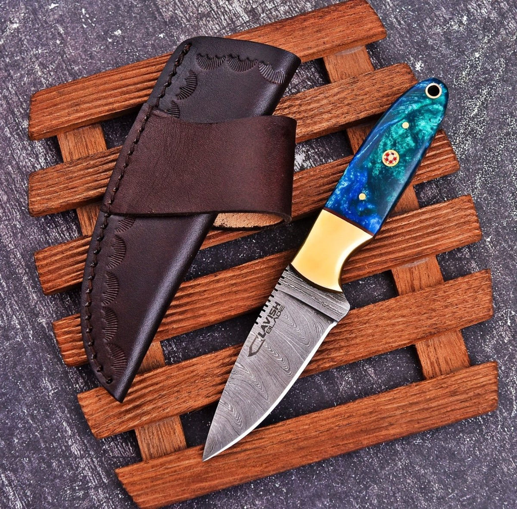 Handmade Damascus Skinner Bushcraft Knife 7 Inch Resin Handle with Sheath - Lavish Blade